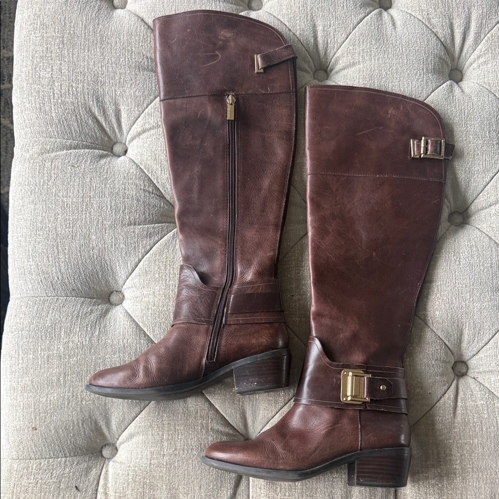 Vince‎ Camuto Women’s 7 Dark Brown Leather with Gold Buckle - Picture 3 of 5